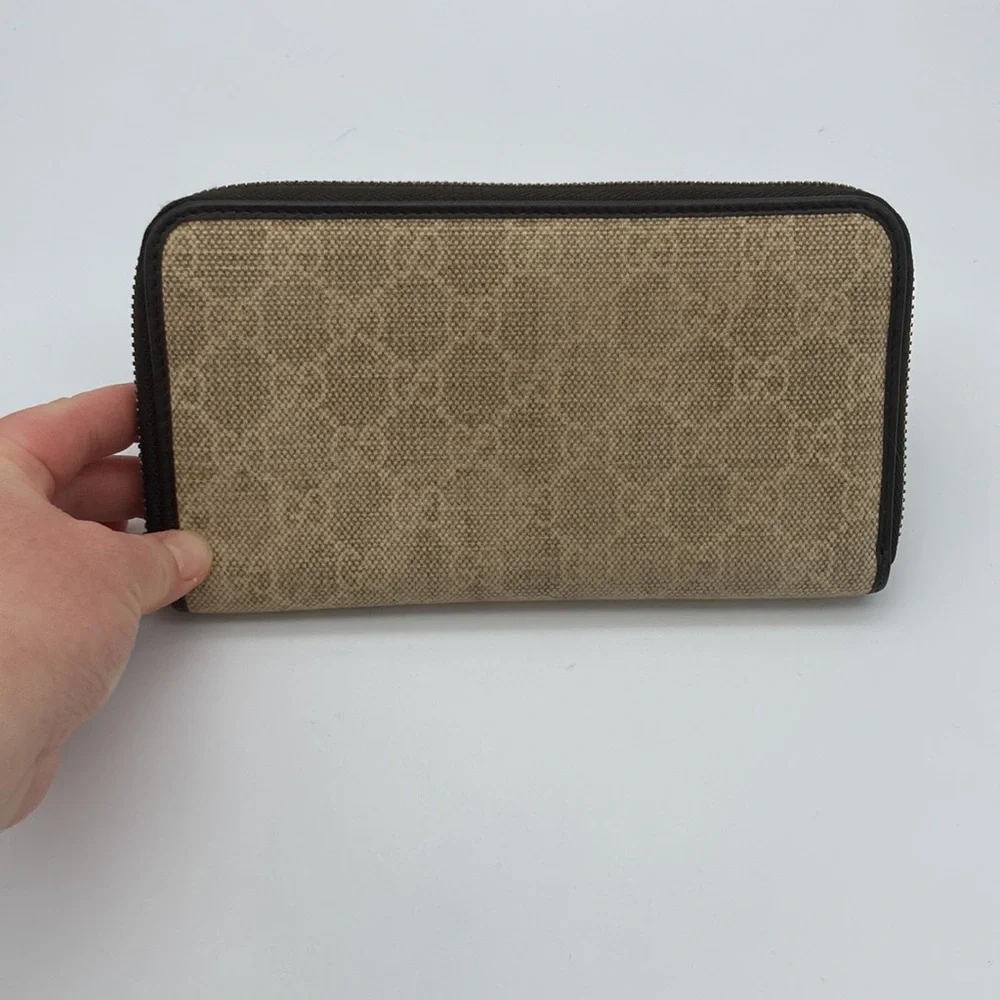 GUCCI GG LOGO TAN BROWN ZIPPY WALLET - Picture 3 of 17